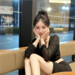 皮皮  157 44 C+ 22歲   甜美的笑容 擁有一雙誘人的美腿